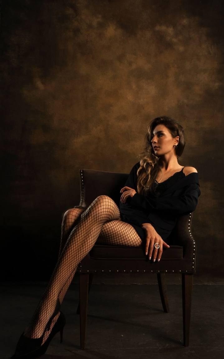 Зарина привлекальеная девушка из Енакиева цена от 5000 руб