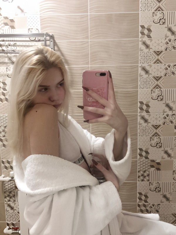 Дарья привлекательная девушка из Енакиева цена от 4000 руб