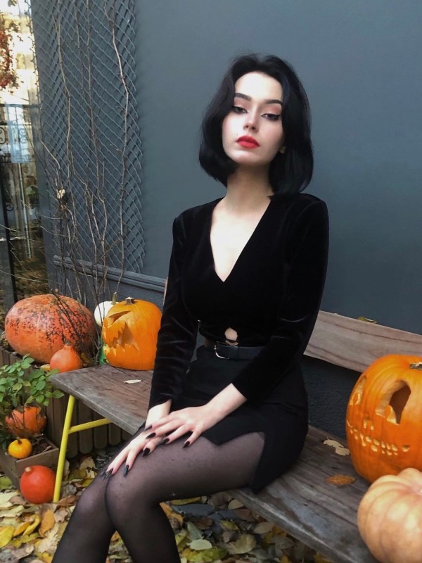 Аида привлекательная девушка из Енакиева цена от 3000 руб