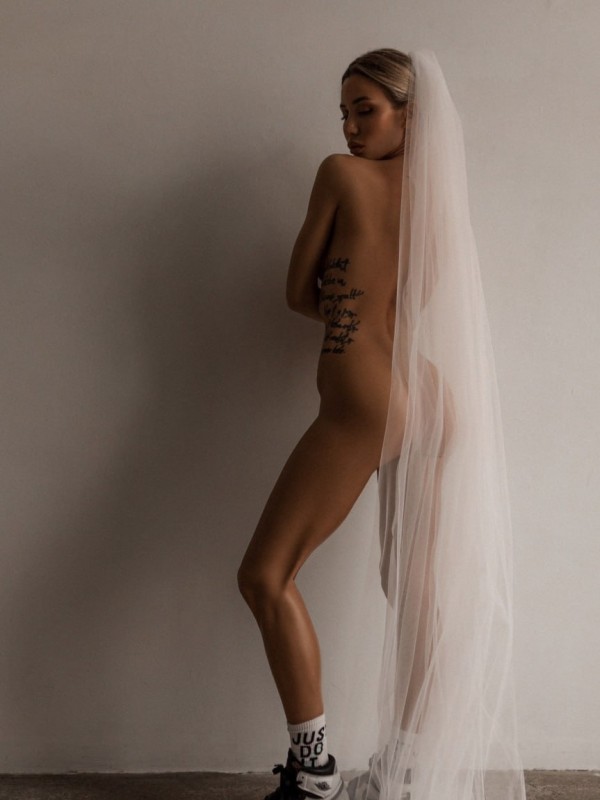 Камилла привлекательная девушка из Енакиева цена от 3000 руб