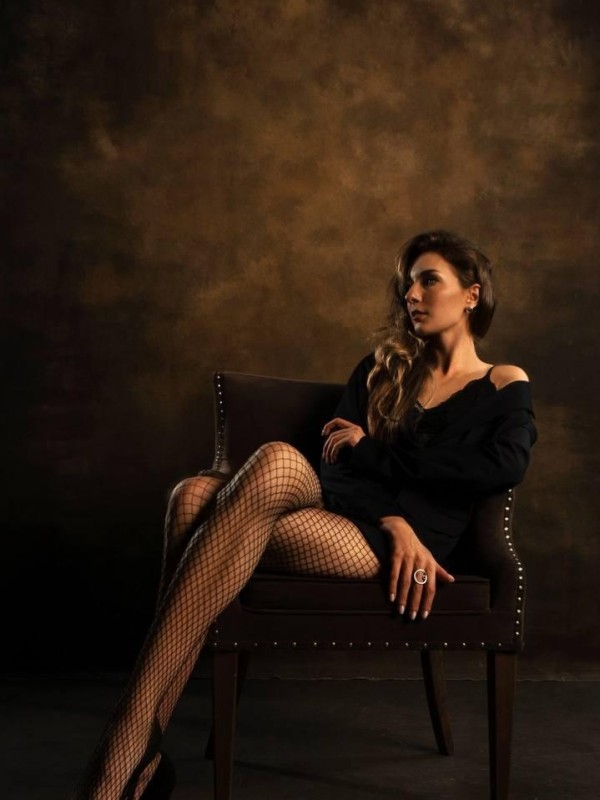 Зарина привлекательная девушка из Енакиева цена от 5000 руб