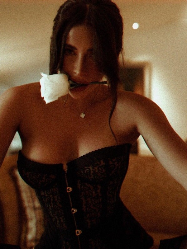 Ольга привлекательная девушка из Енакиева цена от 6000 руб